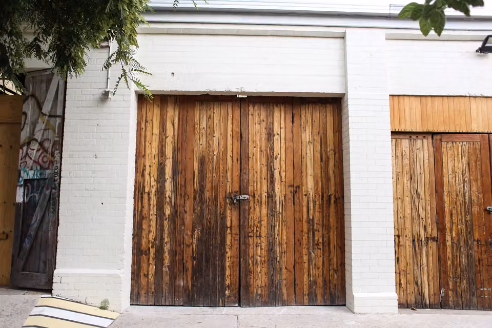 Wood-look garage door