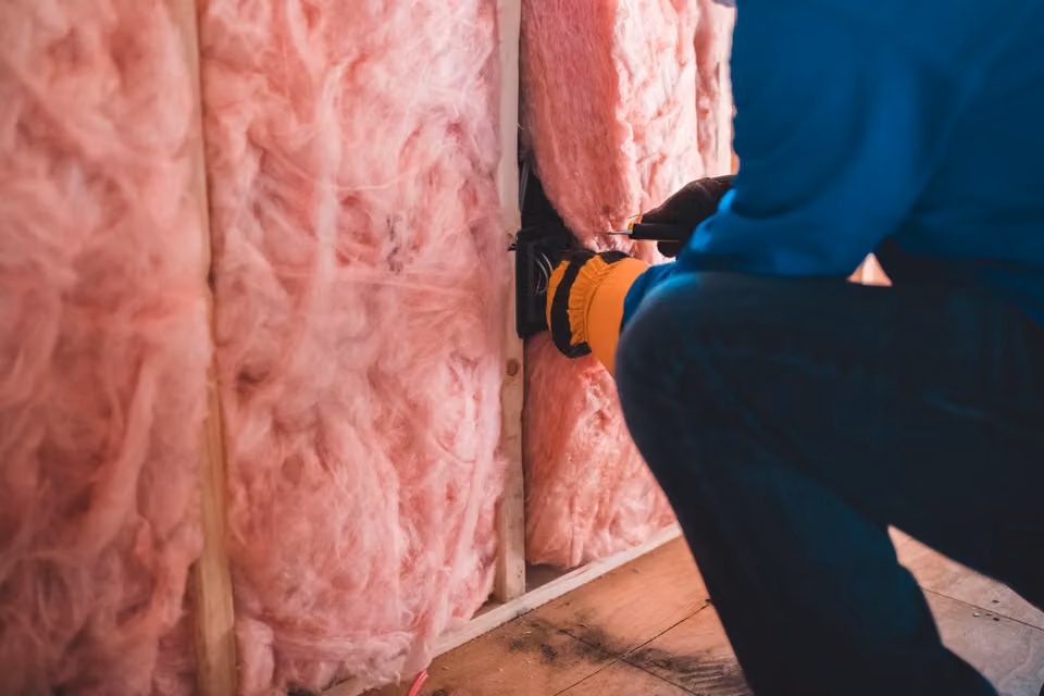 Installing thermal insulation