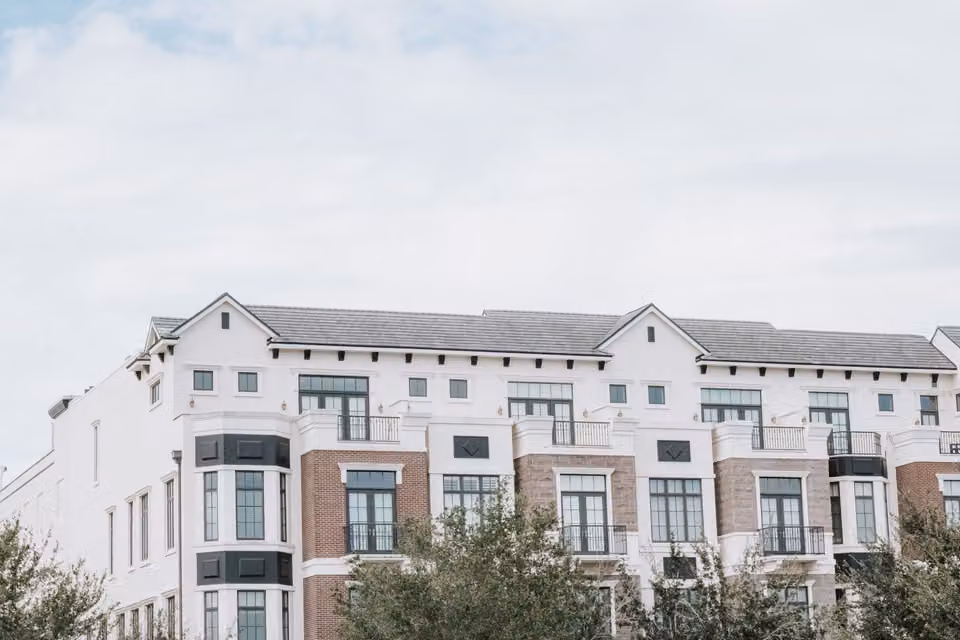 Residential multi-unit apartment building